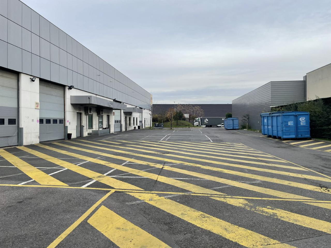 Local d'activité Villeneuve-la-Garenne 4082m² Location local d'activité Villeneuve-la-Garenne Hauts-de-Seine OLACT2318319 0